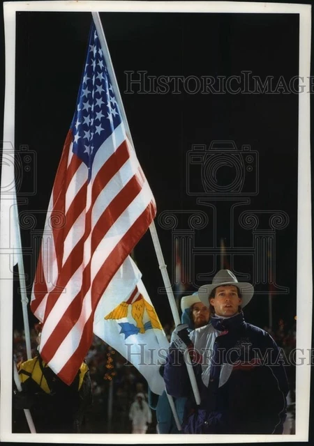 1994 Press Photo Speed skating champ Dan Jansen carries flag at Olympic opening