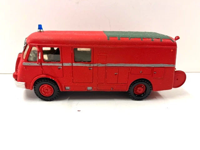 AP599 C.C.C 1/50 KIT MONTE CAMION POMPIERS BERLIET