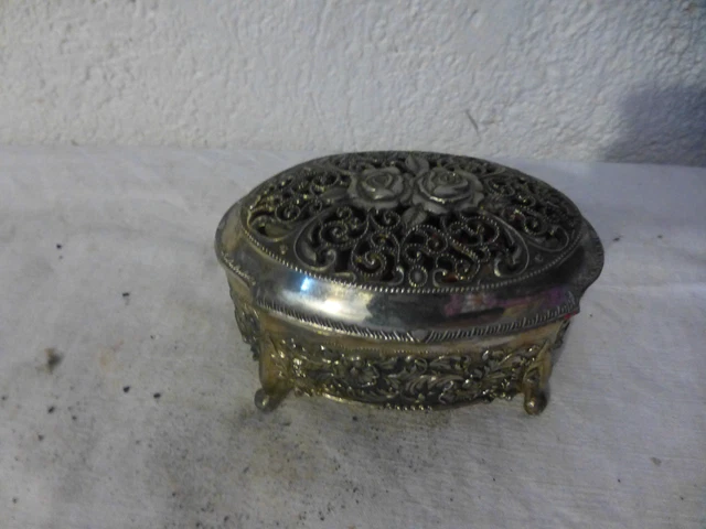 ② Boîte à bijoux ancienne en métal argenté, boîte à, velours - Curiosités & Brocante