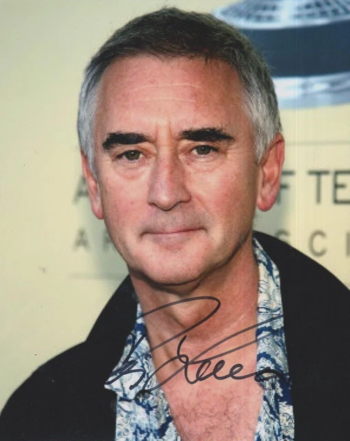 Denis Lawson   **HAND SIGNED**  10x8 photo  ~   AUTOGRAPHED