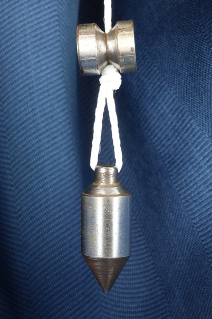 Plomada perico con nuez Cabeza fija. Acero S.XIX Perico plumb bob with nut Steel