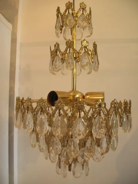 Ancien lustre luminaire 3 feux en laiton avec 78 pampilles en verre de 51 cm