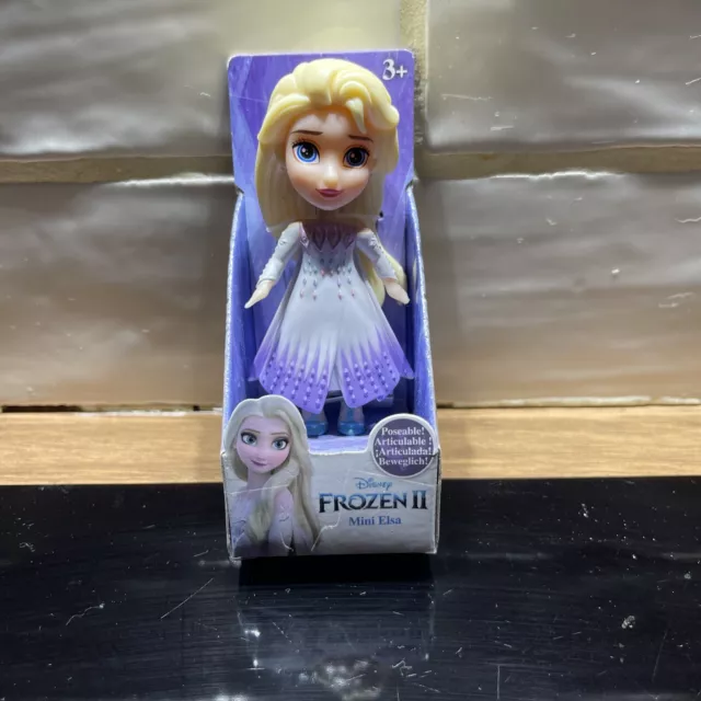 Disney Frozen II Frozen 2 Mini Elsa Posable 3.5" Doll (White / Lavender Dress)