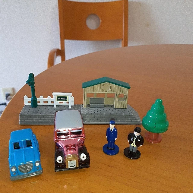 TOMY CAPSULE PLARAIL Thomas Sir Topham Hatt Station Master