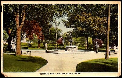 Postcard MI Grand Haven Michigan Central Park Fountain c1920 A11