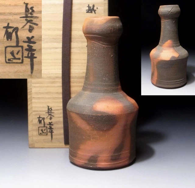 FG98 JAPANESE POTTERY Vase, Bizen ware with Signed wooden box, 8.3