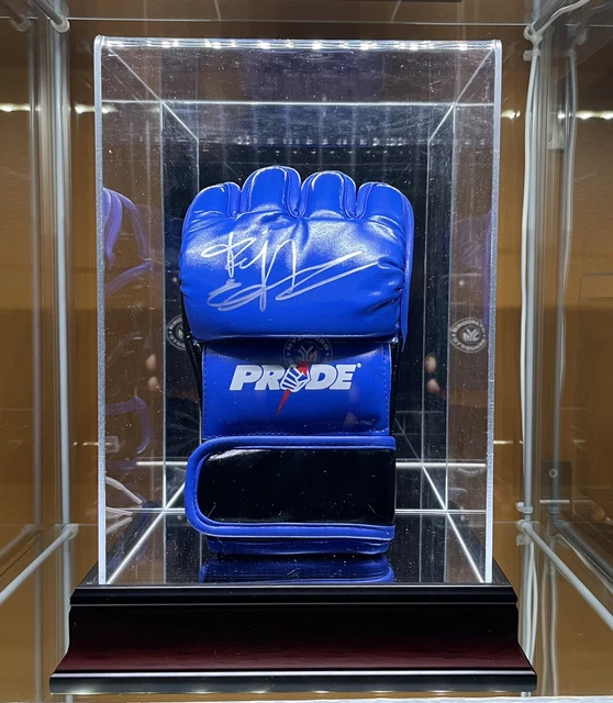 Fedor Emelianenko Signed Autographed UFC Glove COA  BAS #WT49608 In Display Case