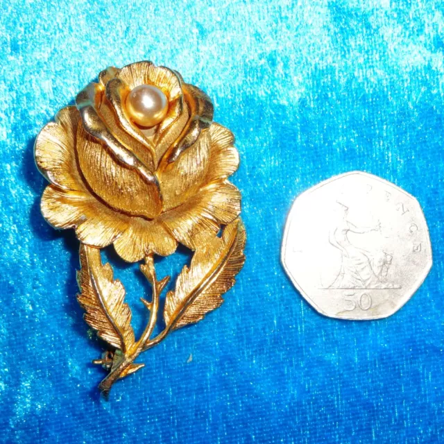 Large Vintage 1950s? 'Gold' metal 'Pearl' Rose flower floral Brooch Pin Badge