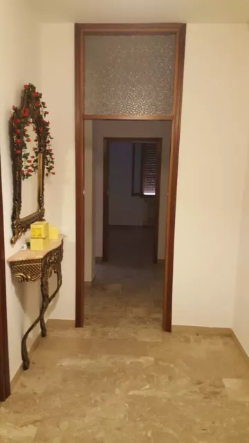 Vendesi spazioso appartamento bifamiliare con giardino et garage 
