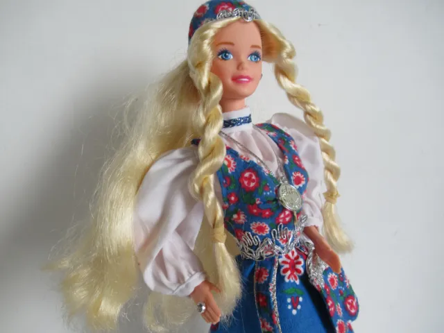 Barbie vintage poupée du Monde : NORVEGIENNE