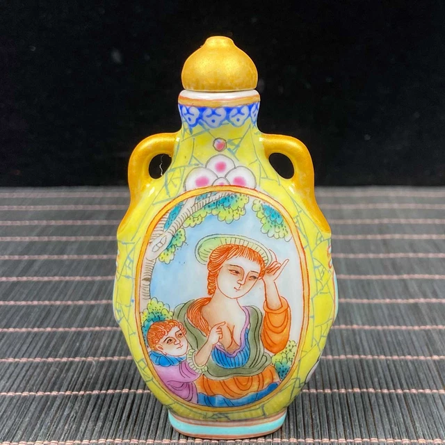Set of 3 Handmade Blue and White Chinese Porcelain Snuff Bottles – Hand-Painted Decorative Collectibles for Home or Office Display ws2455S
