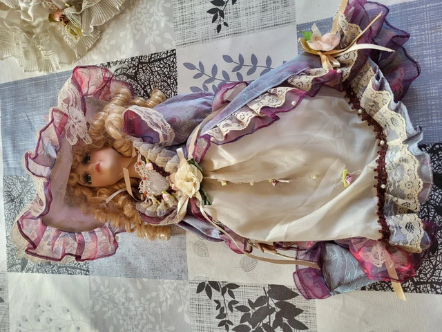 POUPÉE ANCIENNE MADEMOISELLE De Fontanges en porcelaine EUR 59,90