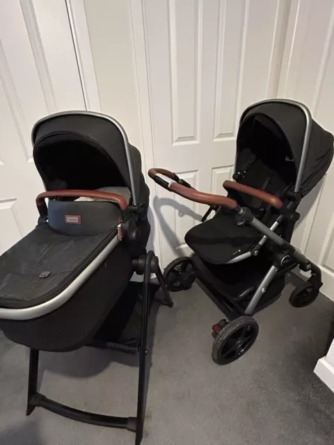 Silver Cross Wave Pram With Carrycot Stand