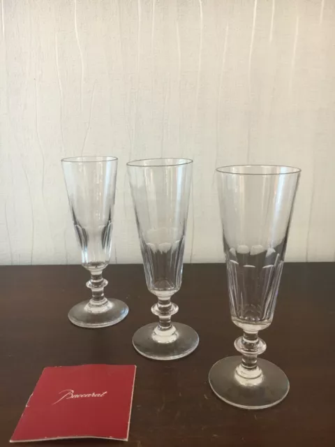 2 flûtes à champagne taillée en cristal de Baccarat (prix à la pièce)