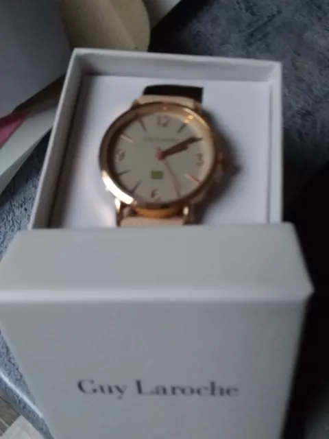 Guy laroche montre 2025