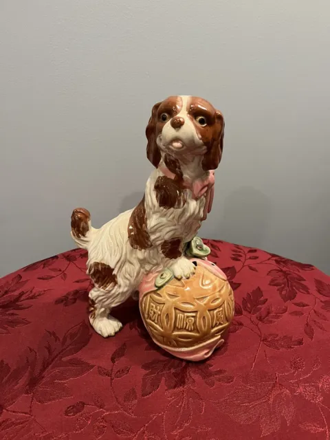 Vintage Staffordshire Style King Charles Spaniel Foo Dog On Ball Ceramic Statue