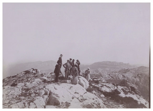 France, Groupe des alpinistes, cca. 1900 Vintage silver print. Tirage