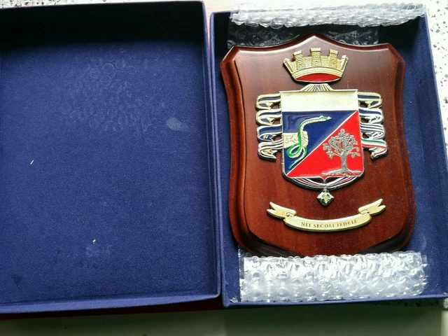 Orologio In Pietra Leccese Con Stemma Arma Dei Carabinieri – Scultura Decorativa E Bomboniera, 28x22 Cm, Artigianato Salentino, Movimento A Quarzo, Batteria AA Non Inclusa