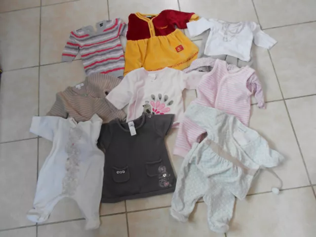 lot de  vêtements  pour bébé 1 mois