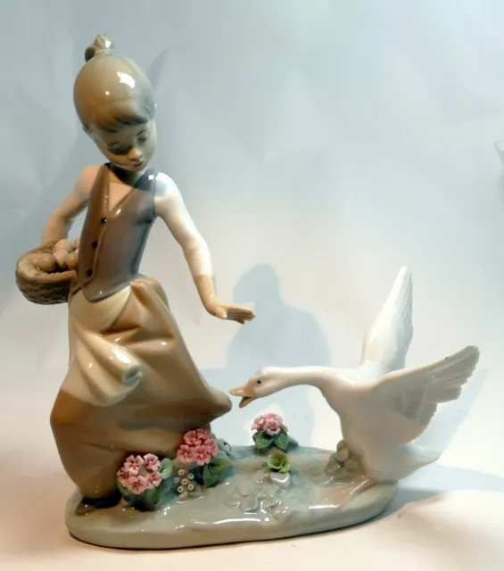 Lladro Figurine "AGGRESSIVE GOOSE" Goose chasing Girl with Basket w/ eggs 1288