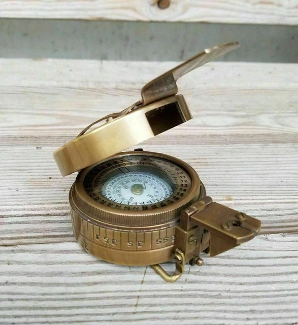 Olid Boussole de poche en laiton avec étui en cuir.[~629] - Sport