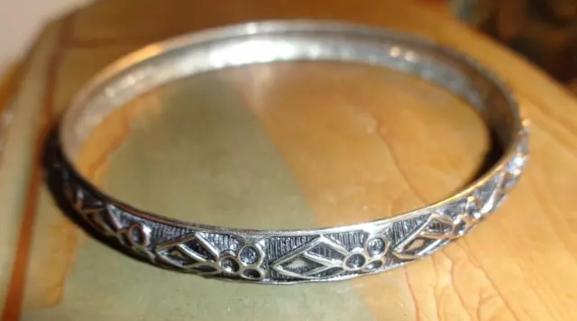fine women's sterling silver bangle bracelet with diamond club pattern
