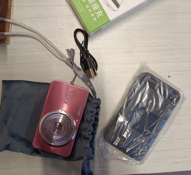 Sony Cyber-shot DSC-W570 16.1 MP Digital Camera – 5x Optical Zoom, Silver, USB
