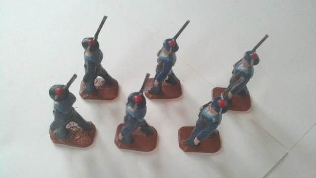 ANCIENNE FIGURINE EN aluminium soldat marine alpins défiler EUR 3,99