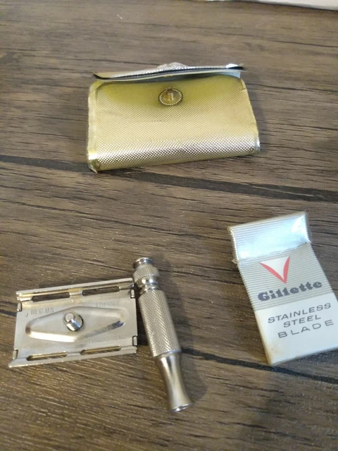 Vintage 1964 Gillette Travel TECH Logo Cap  DE Safety Razor J4