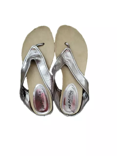 Kenneth Cole Reaction Womens Water Park  Size 7 Pewter Thong Flip Flop Sandals