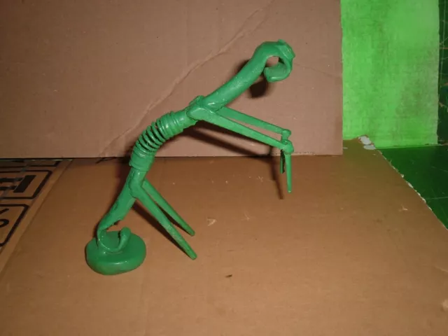 welded metal art, yard art  scrap metal  art praying mantis bug insect