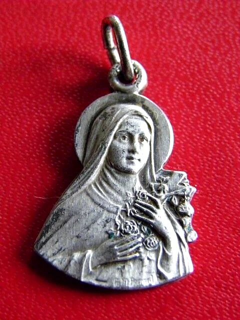 medaille-religieuse-ancienne-ste-therese-basilique-de-lisieux-metal