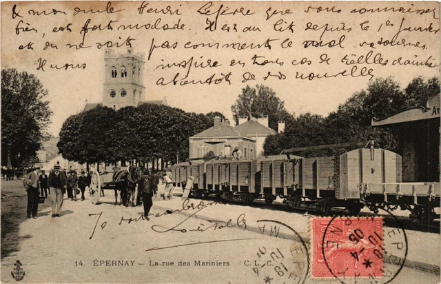 CPA AK ÉPERNAY - La rue des Mariniers (364890)
