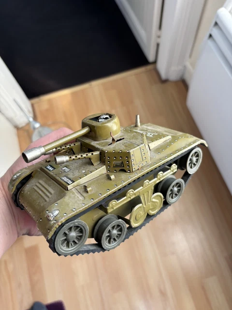 Jouet Vintage En Tôle - Tank Tchad Joustra N°10 - Avec Clé Et Figurine