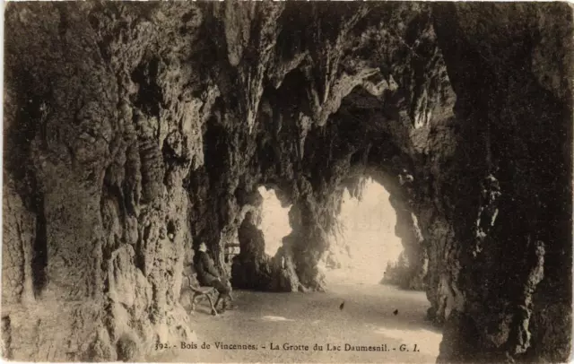 CPA PARIS 12e Bois de VINCENNES La Grotte du Lac Daumesnil (672637)