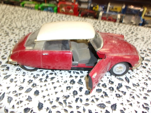 Citroën DS 19 1963 - Miniature Solido 1/18 - Occasion Très Bon état (boîte)