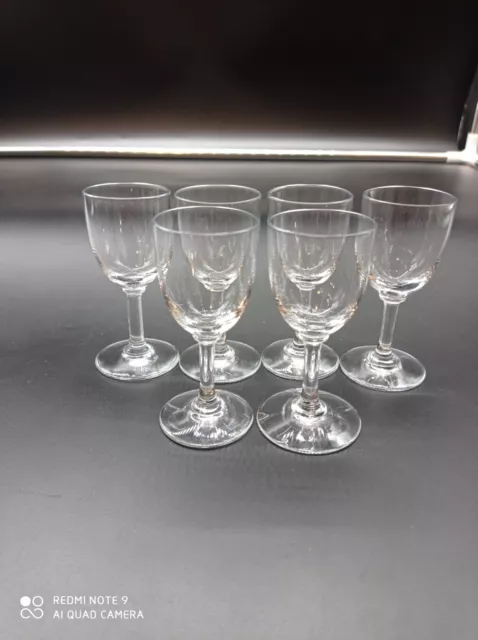 6 verres à liqueur ou digestif en Cristal de BACCARAT modèle PERFECTION .