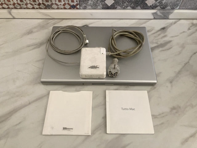 APPLE Macbook Pro 15" 2007 A1226 2.4GHz INTEL Core 2 Duo/2GB/256MB VRAM/160GB HD