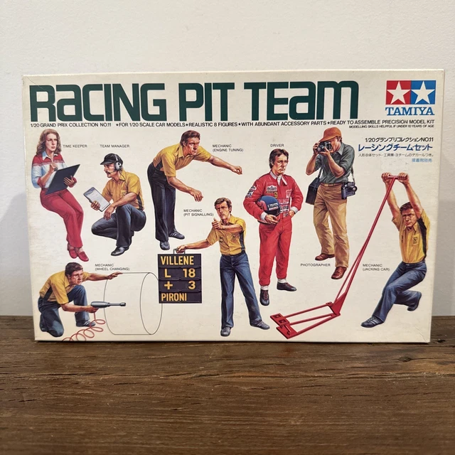 Kit Tamiya 1/20 Racing Pit Team F1 – GC 2011 (incomplet) – Pièces Manquantes, Boîte Usée