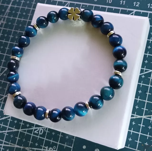 Bracelet unique fait main en œil de tigre avec perle porte-bonheur trèfle