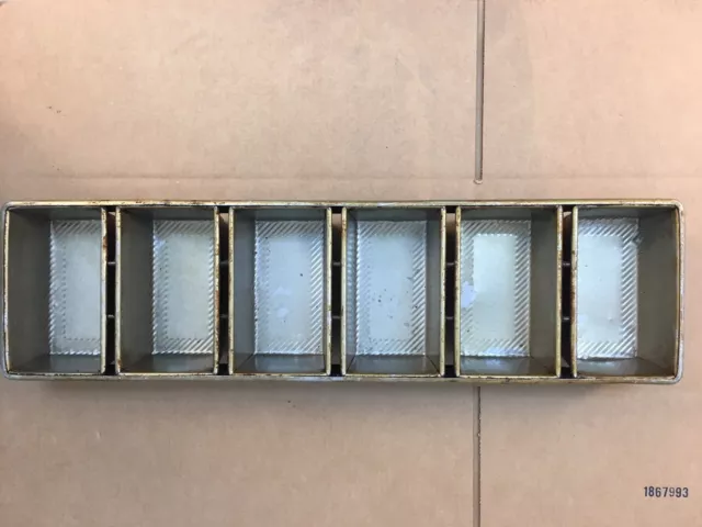 American Pan 1-17 Lot Of 2 6 On Bread Strap Loaf Pan. Loaf Is 7 1/2x4 1/8x3 1/4 American Pan 1-17 Lot Of 2 6 On Bread Strap Loaf Pan. Loaf Is 7 1/2x4 1/8x3 1/4