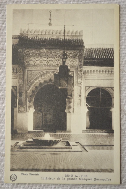CPA " FEZ - Intérieur de la grande Mosquée Quaraouïne