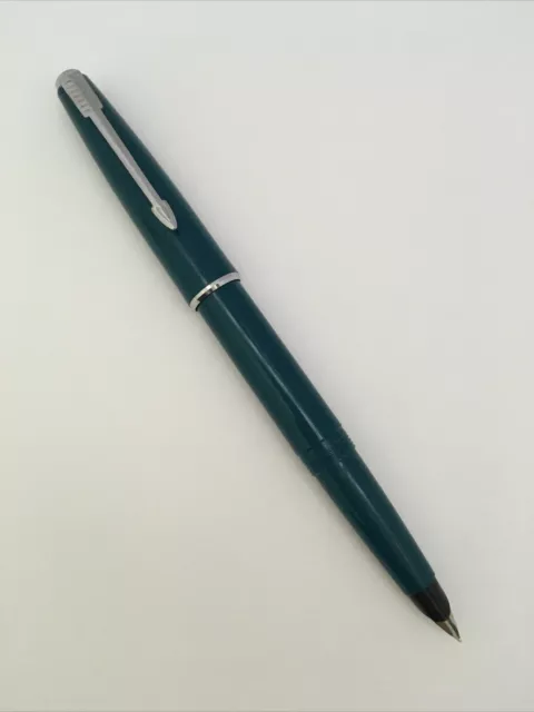 Vintage Parker New Slimfold Green Chrome Trim Fine Fountain Pen-Chalk Barrel.