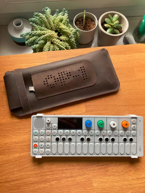 Funda de cuero hecha a mano Teenage Engineering OP-1