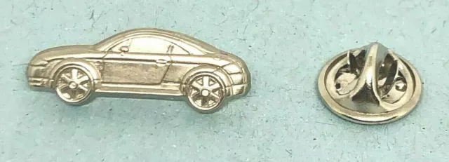 Audi Pin TT 8N Seitenansicht silbern - Maße 25x10mm