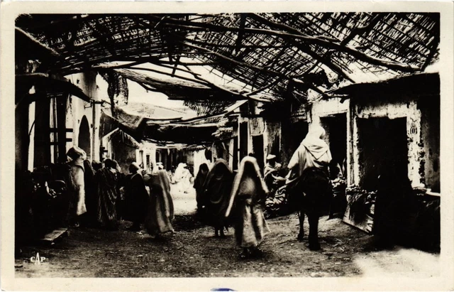 CPA AK MAROC MARRAKECH - Une rue courverte (114756)