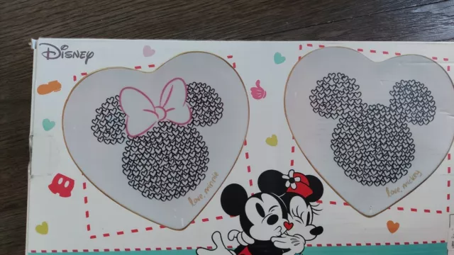 Disneys Mickey & Minnie Mouse Heart Shaped Appetizer Dessert Plates 2pc Gift Set