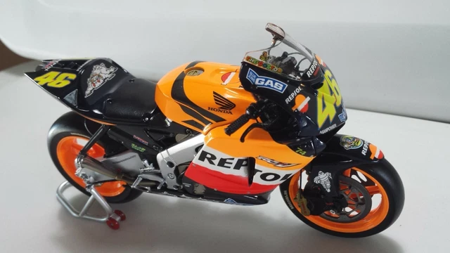 MINICHAMPS 1/12 HONDA RC211V 2002 Valentino Rossi Repsol