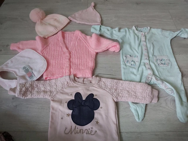 Pacchetto di vestiti enormi bambina 0-3 mesi 30 articoli inc SUCCESSIVO, bambino Disney #1 10