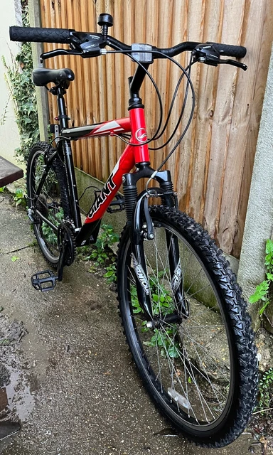 GIANT ROCK MOUNTAIN bike large 21